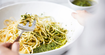 Bazalkové pesto s vlašskými ořechy Bazalkové pesto s vlašskými ořechy