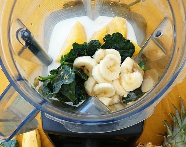 Příprava smoothies, horkých polévek nebo omáček v mixéru Vitamix